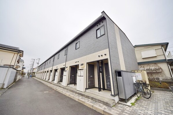 レオパレスCosmoの物件外観写真